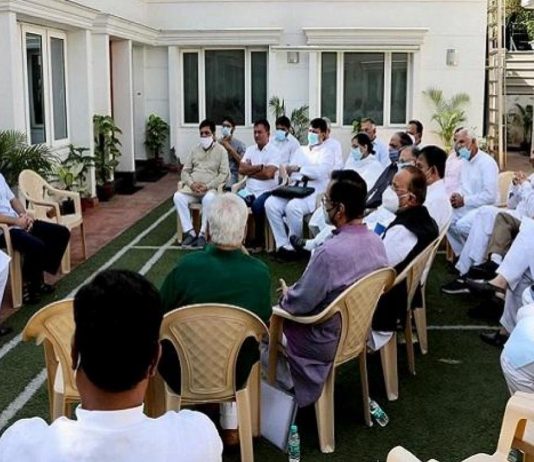 Rahul Gandhi meets party leaders from Gujarat, asks them to be prepared for assembly polls