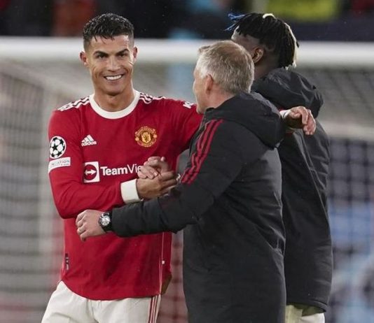 Record-breaker Ronaldo scores late winner for United in CL