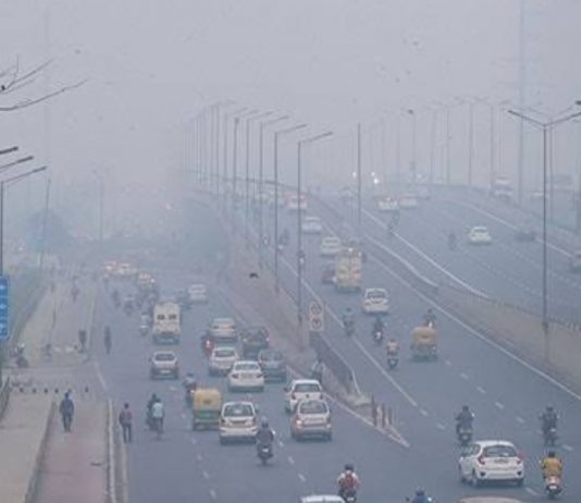 Delhi, NCR wrapped in blanket of smog, AQI slips to‘severe’