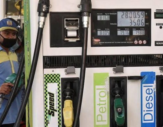 Diwali bonanza: Petrol price reduced by Rs 5, Diesel by Rs 10