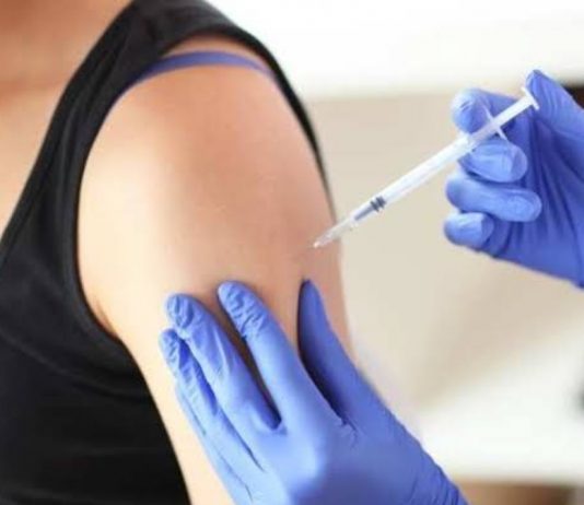 केंद्र सरकार ने सुप्रीम कोर्ट में कहा-किसी को जबरन वैक्सीन लगवाने के लिए मजबूर नहीं कर सकते