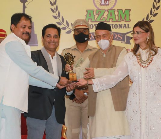 Maharashtra Governor Bhagat Singh Koshyari Honours Sujeet Pratap Singh with Shaheed – E – Azam Motivational Award 2021 for the film Godaam