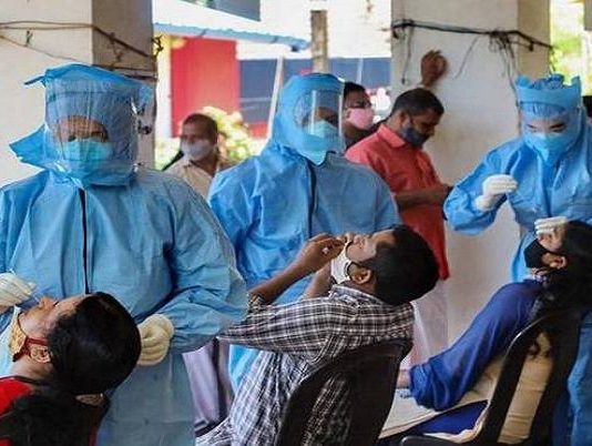 рдЖрдВрдХрдбрд╝реЗ рдмрддрд╛рддреЗ рд╣реИрдВ рдХрд┐ рдУрдореАрдХреНрд░реЛрди рд╕реНрд╡рд░реВрдк рд╕реЗ рд░рд╛рдЬреНрдпреЛрдВ рдореЗрдВ рдорд╣рд╛рдорд╛рд░реА рдХреА рддреАрд╕рд░реА рд▓рд╣рд░ рдЖ рдЪреБрдХреА рд╣реИ