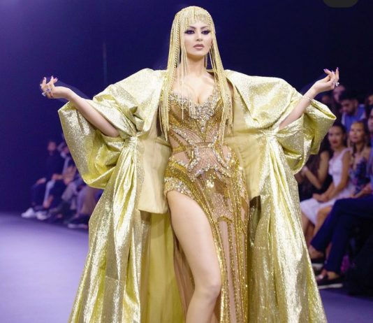 अरब फैशन वीक में पहली भारतीय बनी ‘उर्वशी रौतेला’, पहना 40 करोड़ का गाउन।