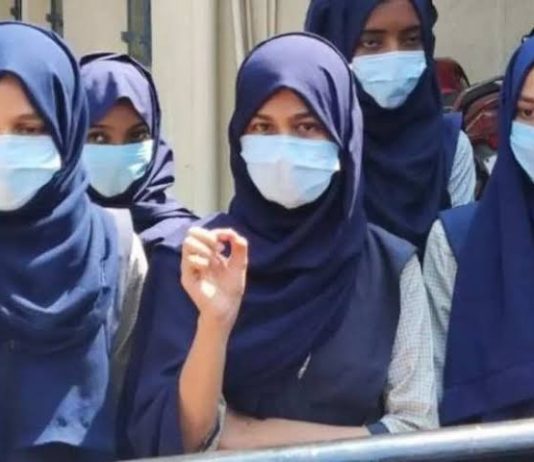 हिजाब विवादः उडुपी डिग्री कॉलेज की 60 छात्राओं को वापस घर भेजा गया