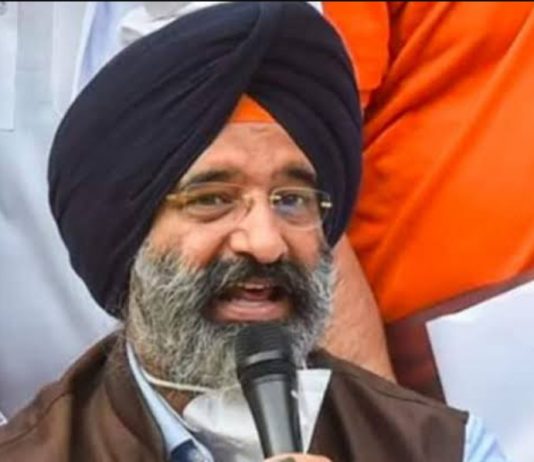 केंद्र सरकार ने सिख कर्मचारियों को कृपाण धारण करने की दी इजाज़त