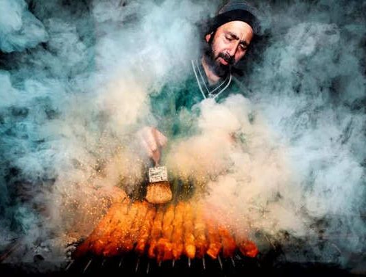 कश्मीर कबाब वाले की तस्वीर ने दुनियाभर में तहलका मचा दिया, ‘कबाबियाना’ नाम से नवाज़ा गया