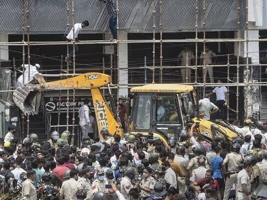 शाहीन बाग़ में विरोध-प्रदर्शन: बिना कोई कार्रवाई किए लौटे बुलडोजर