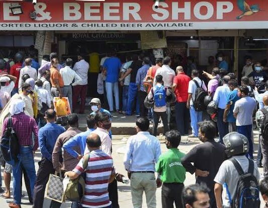 दिल्ली में आज से बंद हो जाएंगी ज़ाती(private) शराब की दुकानें