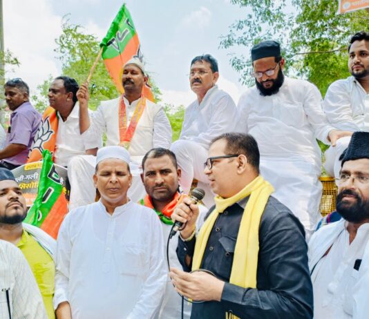 दिल्ली में शराब नीति पर बीजेपी अल्पसंख्यक मोर्चा का सिसोदिया के ख़िलाफ़ प्रदर्शन