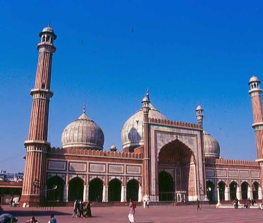 рд╢рд╛рд╣реА рдЬрд╛рдорд╛ рдорд╕реНрдЬрд┐рдж рдореЗрдВ рдЕрдм рд▓рдбрд╝рдХрд┐рдпреЛрдВ рдХреЗ рдЕрдХреЗрд▓реЗ рдкреНрд░рд╡реЗрд╢ рдкрд░ рдкрд╛рдмрдВрджреА, рдлреИрд╕рд▓реЗ рдХреА рд╣реЛ рд░рд╣реА рдЖрд▓реЛрдЪрдирд╛