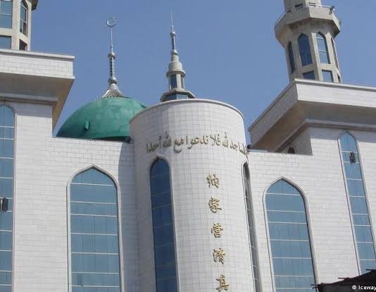 चीन में 13वीं शताब्दी की ऐतिहासिक मस्जिद गिराने का ऐलान, पुलिस से भिड़े लोग