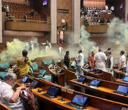 рд╕рдВрд╕рдж рд╕реБрд░рдХреНрд╖рд╛ рдЪреВрдХ: рдЖрд░реЛрдкрд┐рдпреЛрдВ рдкрд░ UAPA рдХреЗ рддрд╣рдд рдорд╛рдорд▓рд╛ рджрд░реНрдЬ