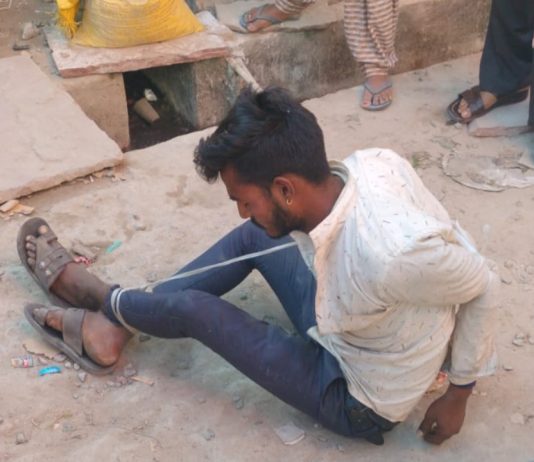 बच्चे का अपहरण करने आये युवक का जनता ने किया अपहरण