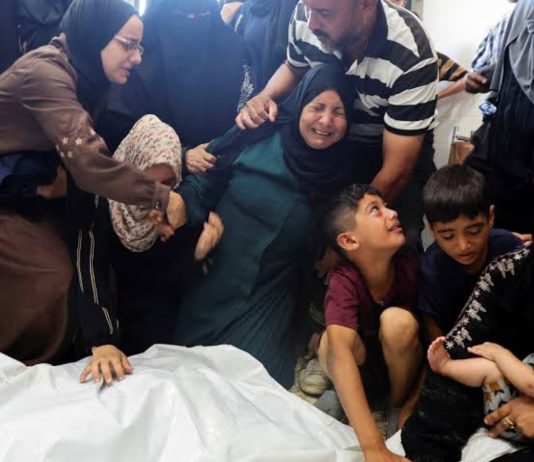 इज़राइली फौज का फिलिस्तीनी स्कूल पर हमला, कई बच्चे हलाक़