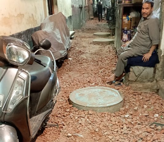 2 महीने से मोहल्ला किशन गंज की गली टूटी हुई है, लोग परेशान