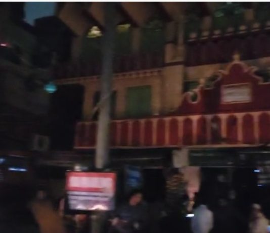 वक़्फ़ क़ानून के मुख़ालफत में ‘बत्ती गुल’, मोहल्ला किशन गंज में छाया रहा अंधेरा